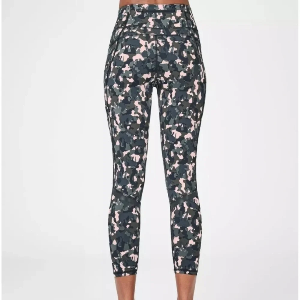 Sweaty Betty Zero Gravity Workout Legging in Green Elephant Camo‎ Print - Picture 3 of 12